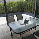 Paradise Swing Apartment
